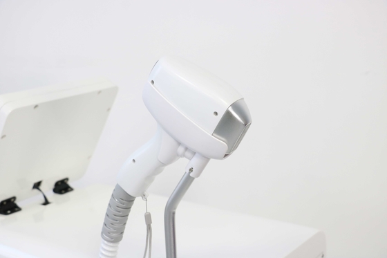 Soprano ad alta potenza, doppia maniglia, diodo laser per la depilazione, 4 lunghezze d'onda, ghiaccio, platino, titanio per la depilazione