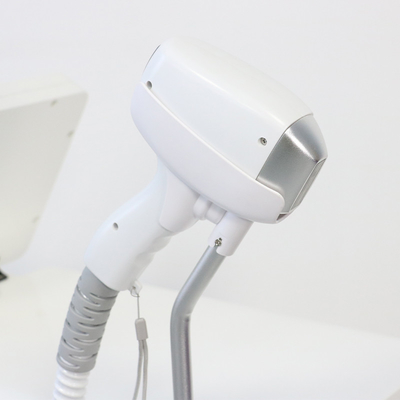Eliminazione permanente dei capelli Laser di diodo 810Nm Picosecondi Rimozione del tatuaggio Nd Yag diodo laser