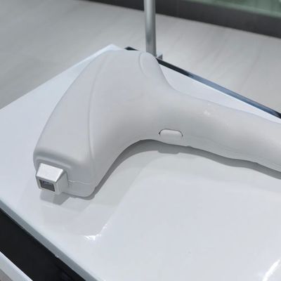 Macchina di depilazione laser a diodi 808 nm con potenza 450W-600W e 10 milioni di colpi per la depilazione permanente