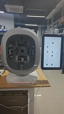 Advanced AI Facial Skin Scanner con schermo da 15,6 pollici per analisi di 14 problemi della pelle in 16 lingue